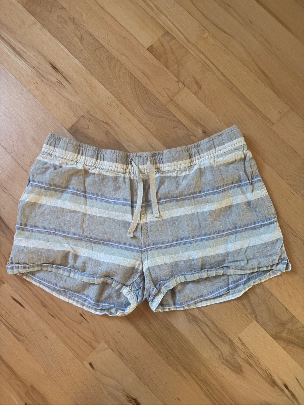 Patagonia Striped Linen Women’s baggies Shorts in Light Blue and Cream